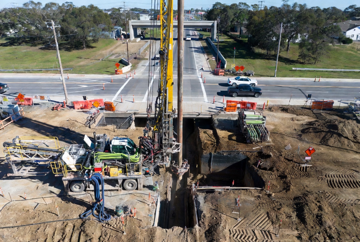 Directional drilling HDD contractor job site operation